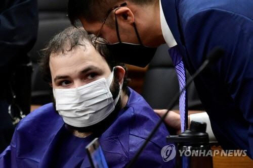 법원에 출석한 콜로라도 총격 피의자 아흐마드 알리사. <The Denver Post/로이터=연합뉴스>